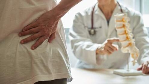 Εάν αντιμετωπίζετε μακροχρόνιο πόνο στην πλάτη, θα πρέπει να συμβουλευτείτε έναν γιατρό