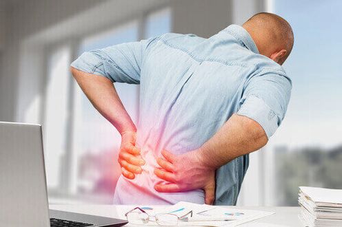 Οξύς πόνος στην πλάτη λόγω υπερέντασης ή τραυματισμού